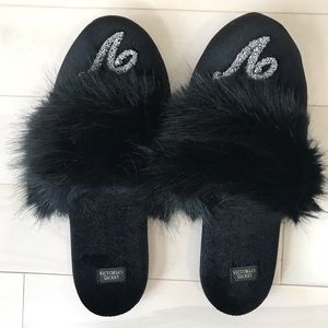 “NO” Victoria’s Secret Black Slippers size 5-6